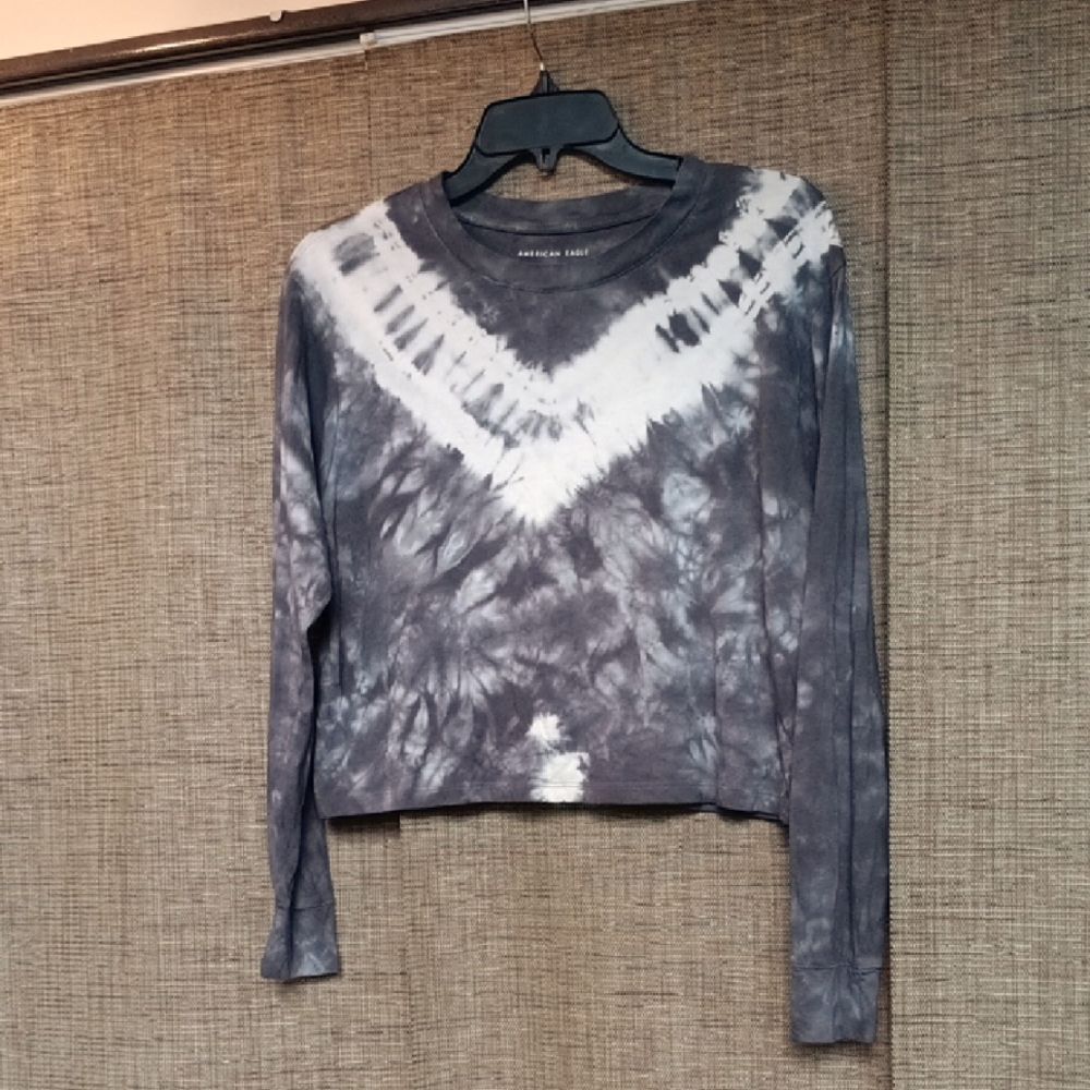 American Eagle Outfitters Black and White Tie-Dye Crop Top